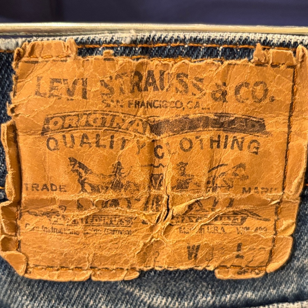 Vintage Levi's Men's Straight Jeans in Faded Blue - Picture 2 of 12